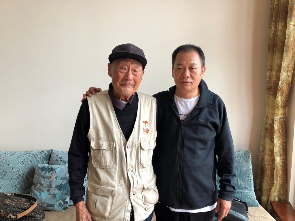 重阳节时代走访慰问70岁以上的晚年人