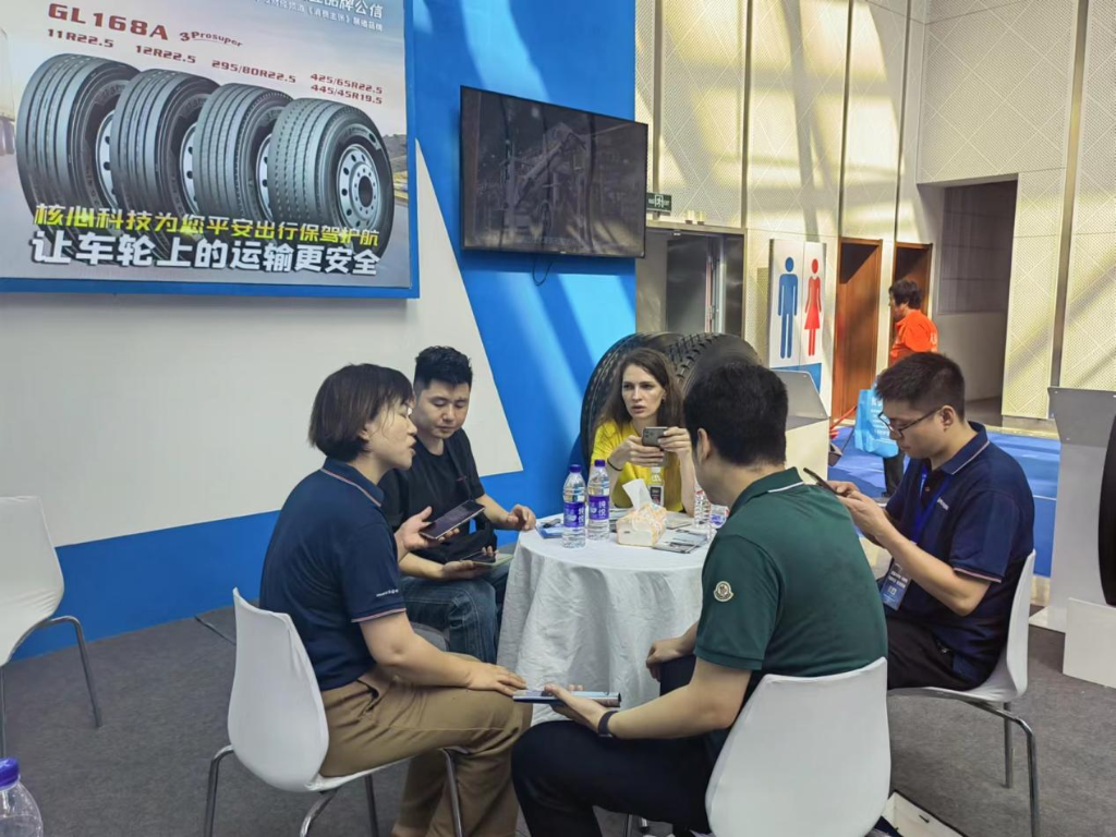永乐高70net携三超系列拳头产品亮相第十九届中国（梁山）专用车展览会